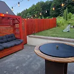 Patja-v Mesiacoch April Az November Pri Prenajati Aj Jedneho Apartmanu Uzavrieme Ostatne Apartmany, Aby Ste Si Uzili Sukromie Lodge *