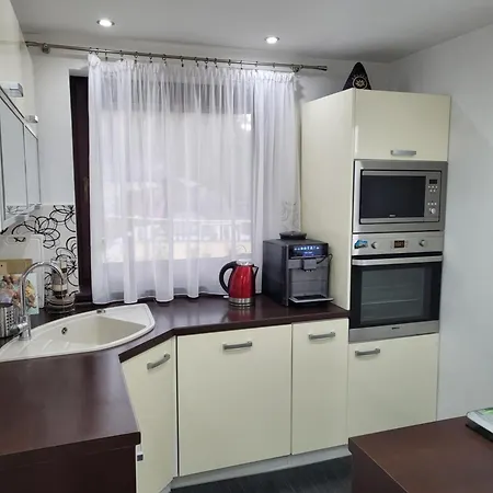 Patja-v Mesiacoch April Az November Pri Prenajati Aj Jedneho Apartmanu Uzavrieme Ostatne Apartmany, Aby Ste Si Uzili Sukromie Valča