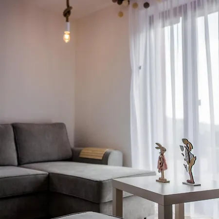 Patja-v Letnej Sezone Pri Prenajati Aj Jedneho Apartmanu Uzavrieme Ostatne Apartmany-zalezi Na Na Pohodli Nasich Hosti * Valča