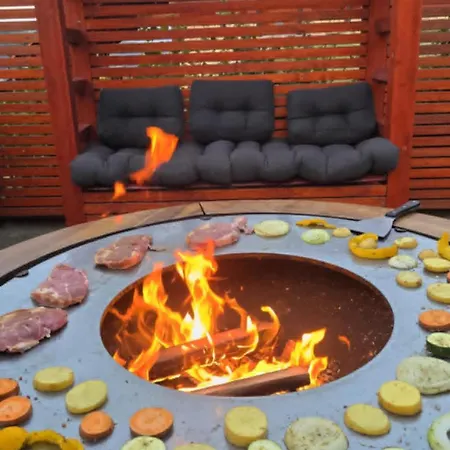 Patja-v Mesiacoch April Az November Pri Prenajati Aj Jedneho Apartmanu Uzavrieme Ostatne Apartmany, Aby Ste Si Uzili Sukromie