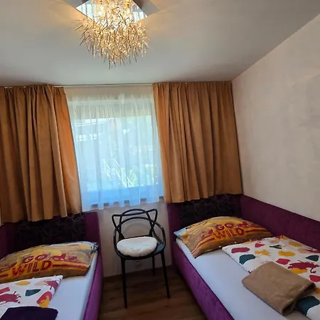 Patja-v Mesiacoch April Az November Pri Prenajati Aj Jedneho Apartmanu Uzavrieme Ostatne Apartmany, Aby Ste Si Uzili Sukromie 山林小屋