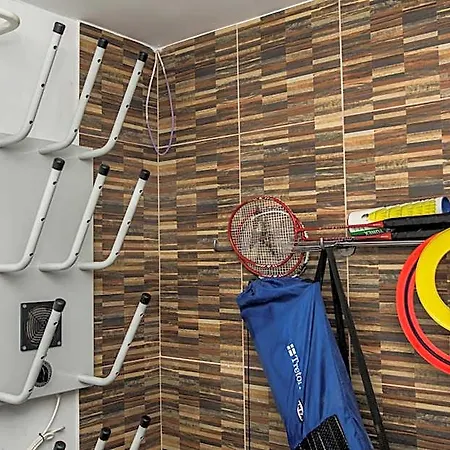 Patja-v Mesiacoch April Az November Pri Prenajati Aj Jedneho Apartmanu Uzavrieme Ostatne Apartmany, Aby Ste Si Uzili Sukromie * Valca