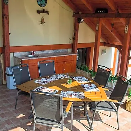 Lodge Patja-v Mesiacoch April Az November Pri Prenajati Aj Jedneho Apartmanu Uzavrieme Ostatne Apartmany, Aby Ste Si Uzili Sukromie Valca