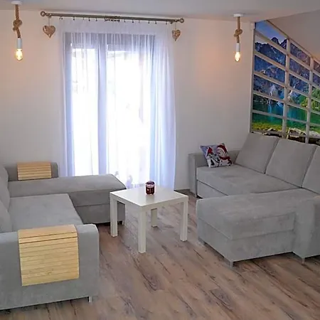 Patja-v Mesiacoch April Az November Pri Prenajati Aj Jedneho Apartmanu Uzavrieme Ostatne Apartmany, Aby Ste Si Uzili Sukromie * Valca
