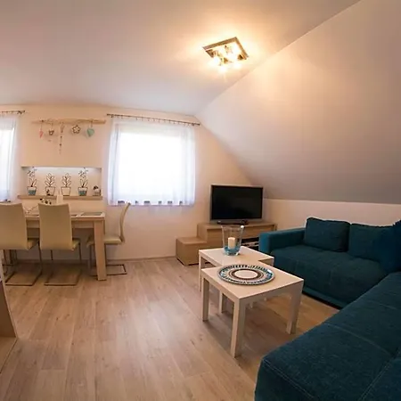 Patja-v Mesiacoch April Az November Pri Prenajati Aj Jedneho Apartmanu Uzavrieme Ostatne Apartmany, Aby Ste Si Uzili Sukromie *
