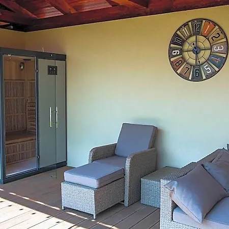 Lodge Patja-v Mesiacoch April Az November Pri Prenajati Aj Jedneho Apartmanu Uzavrieme Ostatne Apartmany, Aby Ste Si Uzili Sukromie Valca