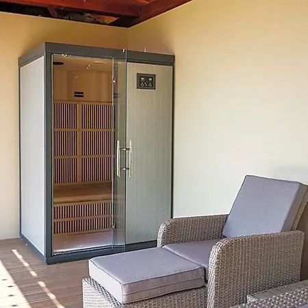 Patja-v Mesiacoch April Az November Pri Prenajati Aj Jedneho Apartmanu Uzavrieme Ostatne Apartmany, Aby Ste Si Uzili Sukromie Valča