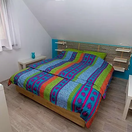 Lodge Patja-v Mesiacoch April Az November Pri Prenajati Aj Jedneho Apartmanu Uzavrieme Ostatne Apartmany, Aby Ste Si Uzili Sukromie Valca