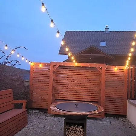 Patja-v Mesiacoch April Az November Pri Prenajati Aj Jedneho Apartmanu Uzavrieme Ostatne Apartmany, Aby Ste Si Uzili Sukromie Lodge Valca