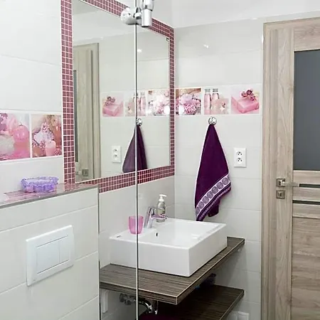 Patja-v Mesiacoch April Az November Pri Prenajati Aj Jedneho Apartmanu Uzavrieme Ostatne Apartmany, Aby Ste Si Uzili Sukromie Valca