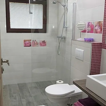 Lodge Patja-v Mesiacoch April Az November Pri Prenajati Aj Jedneho Apartmanu Uzavrieme Ostatne Apartmany, Aby Ste Si Uzili Sukromie *