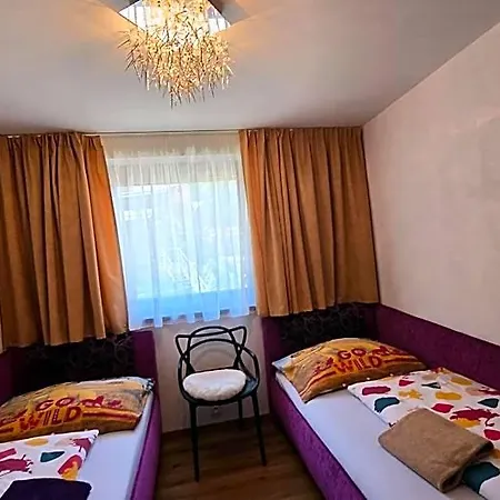 Lodge Patja-v Mesiacoch April Az November Pri Prenajati Aj Jedneho Apartmanu Uzavrieme Ostatne Apartmany, Aby Ste Si Uzili Sukromie Valca