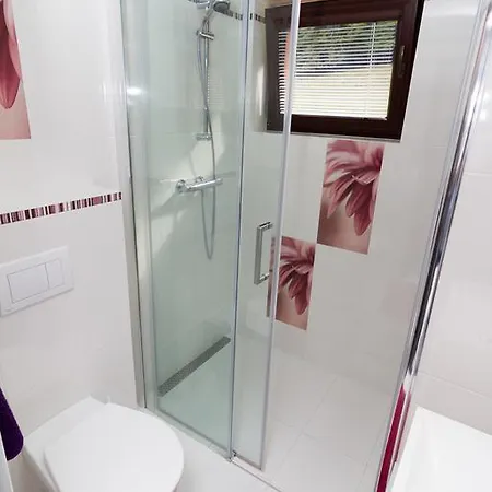 Orman Evi Patja-v Mesiacoch April Az November Pri Prenajati Aj Jedneho Apartmanu Uzavrieme Ostatne Apartmany, Aby Ste Si Uzili Sukromie Valča