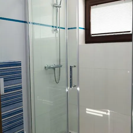 Orman Evi Patja-v Mesiacoch April Az November Pri Prenajati Aj Jedneho Apartmanu Uzavrieme Ostatne Apartmany, Aby Ste Si Uzili Sukromie Valča