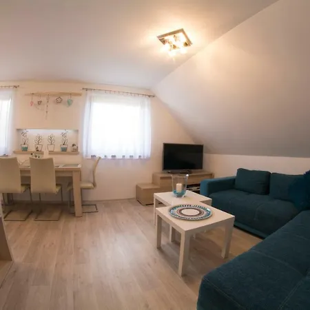 Patja-v Letnej Sezóne Pri Prenajatí Aj Jedného Apartmánu Uzavrieme Ostatné Apartmány-záleží Na Na Pohodlí Našich Hostí Valča