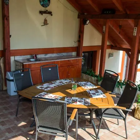 Patja-v Mesiacoch April Az November Pri Prenajati Aj Jedneho Apartmanu Uzavrieme Ostatne Apartmany, Aby Ste Si Uzili Sukromie *