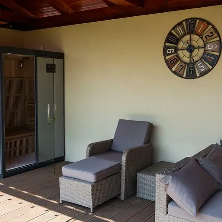 Patja-v Mesiacoch April Az November Pri Prenajati Aj Jedneho Apartmanu Uzavrieme Ostatne Apartmany, Aby Ste Si Uzili Sukromie