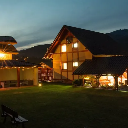 Patja-v Mesiacoch April Az November Pri Prenajati Aj Jedneho Apartmanu Uzavrieme Ostatne Apartmany, Aby Ste Si Uzili Sukromie