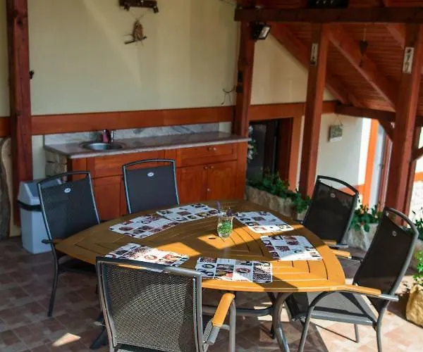 Patja-v Mesiacoch April Az November Pri Prenajati Aj Jedneho Apartmanu Uzavrieme Ostatne Apartmany, Aby Ste Si Uzili Sukromie *